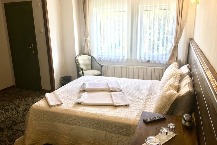 Room 3 of 78