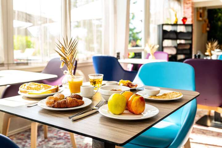 Breakfast/Coffee Service 56 of 127