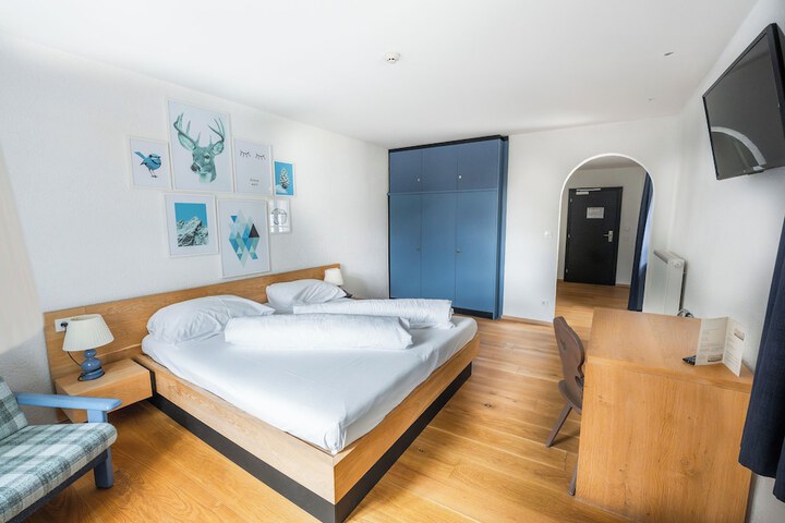 Room 30 of 98
