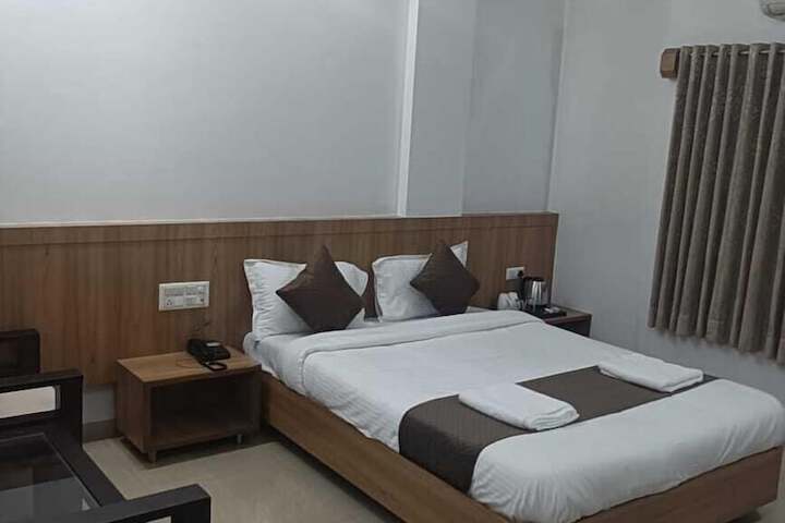 Room 6 of 42