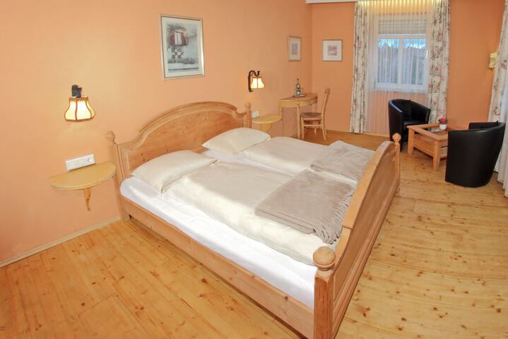 Room 4 of 38
