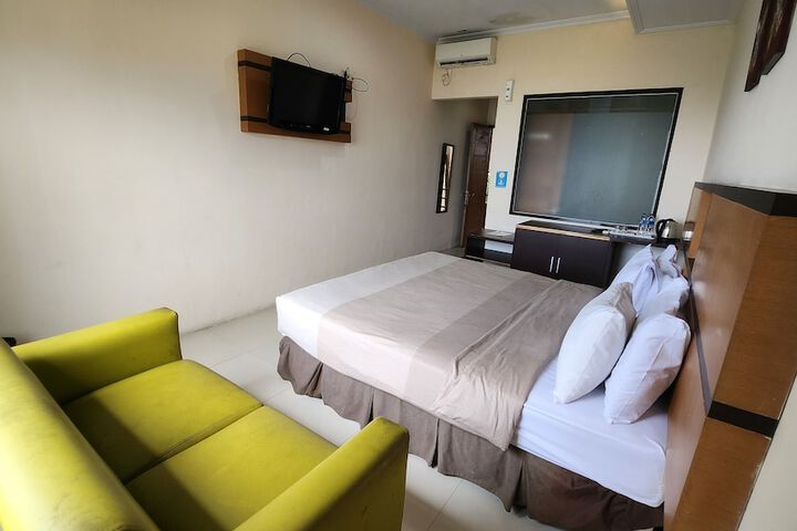 Room 52 of 184