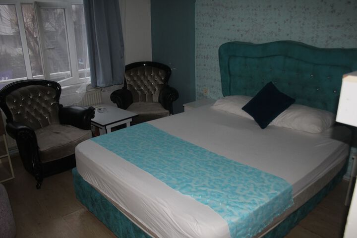 Room 16 of 28