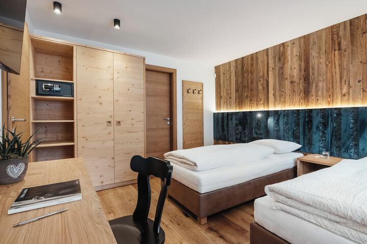 Room 35 of 108