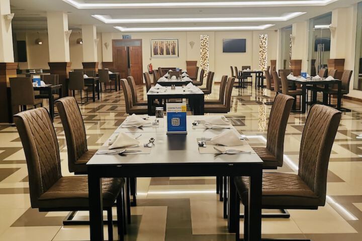 Dining 40 of 73