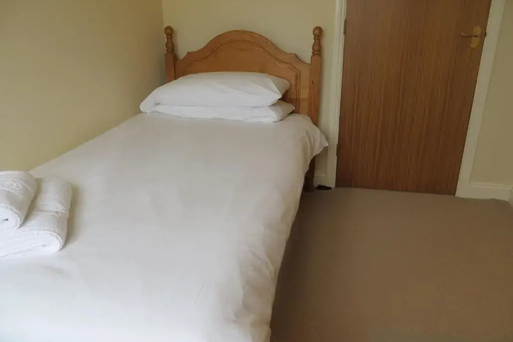 Room 5 of 10