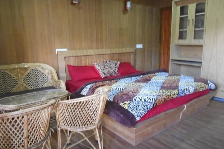 Room 5 of 11