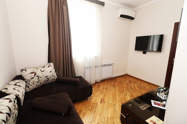 Room 28 of 190