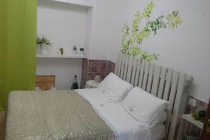 Room 12 of 33