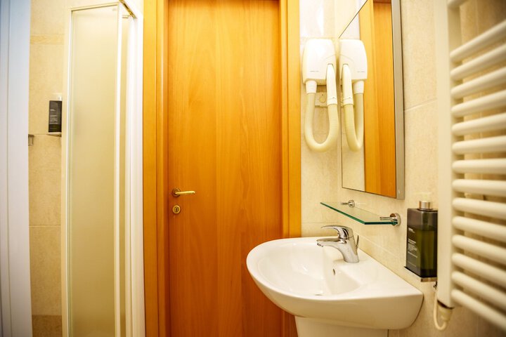 Room 46 of 75