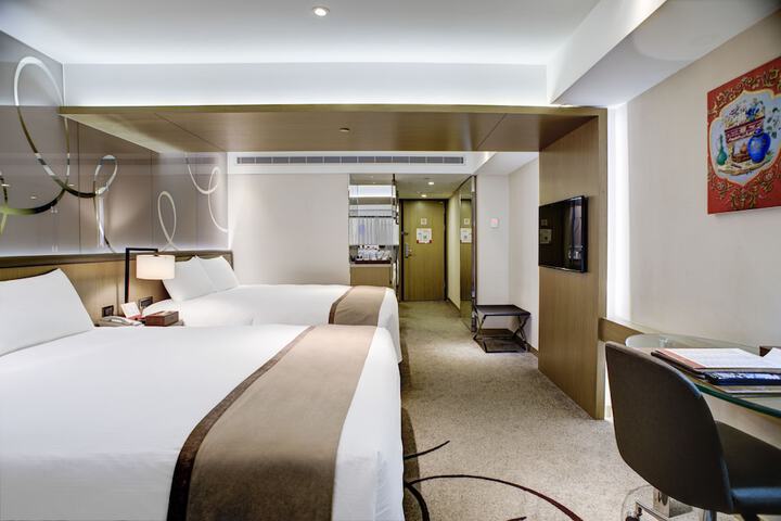 Room 14 of 93
