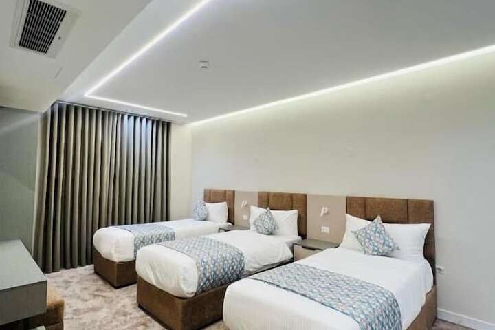 Room 6 of 28