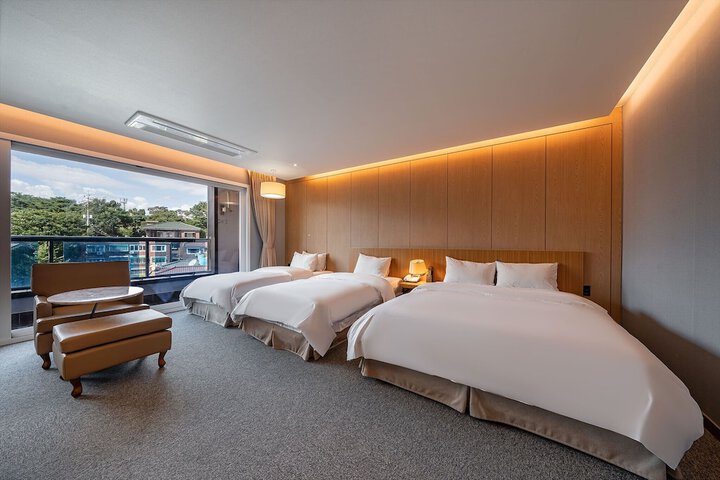 Room 4 of 34