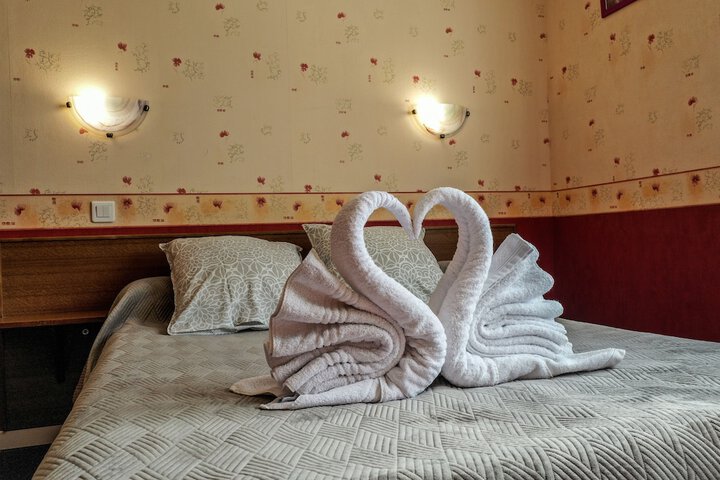 Room 6 of 48