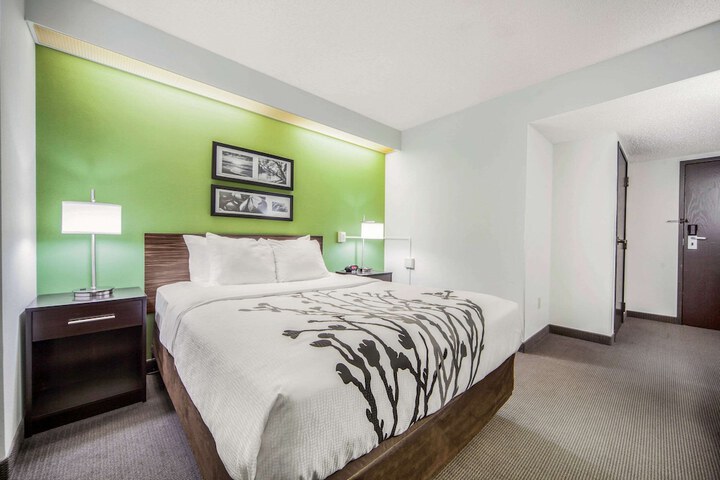 Room 10 of 37