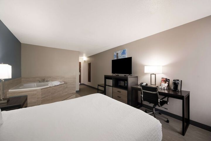 2 Queen Beds (1 of 16)
