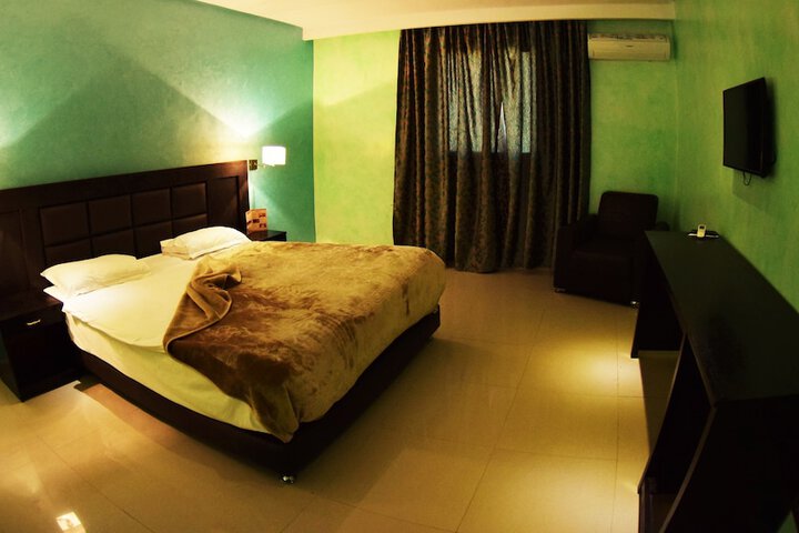 Room 7 of 42