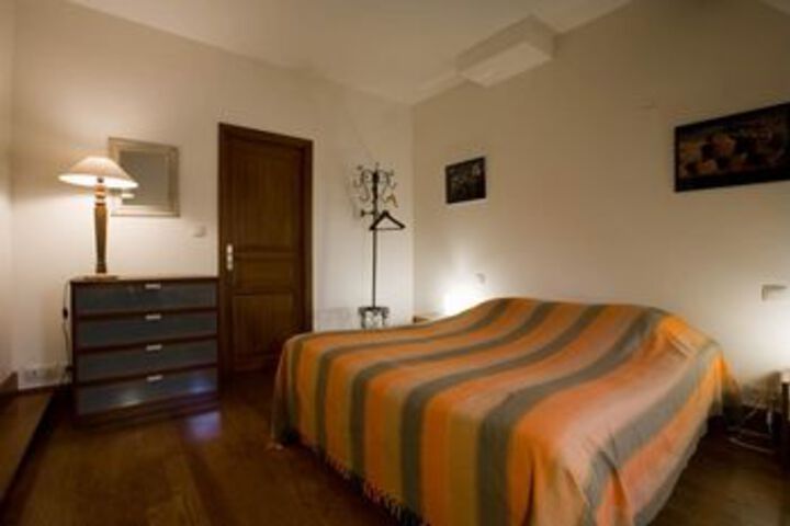 Room 5 of 10