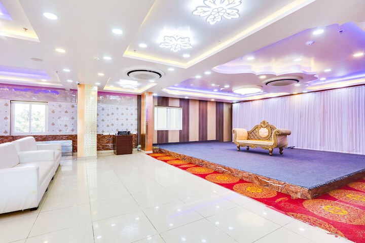 Ballroom/Hall 35 of 42