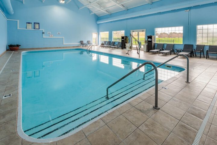 Hotel with Pool