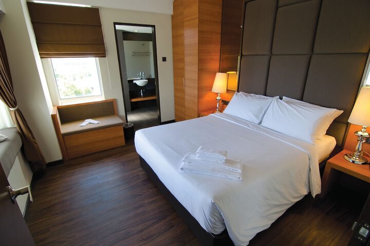 Room 3 of 34