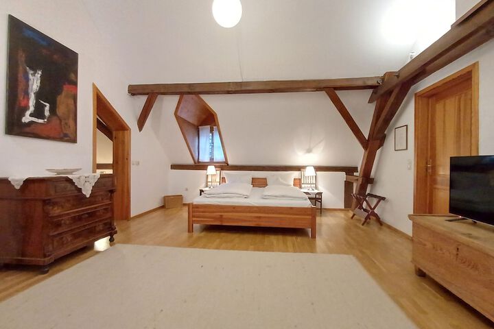 Room 27 of 91