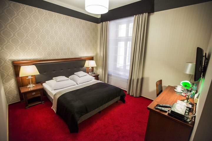 Room 6 of 49
