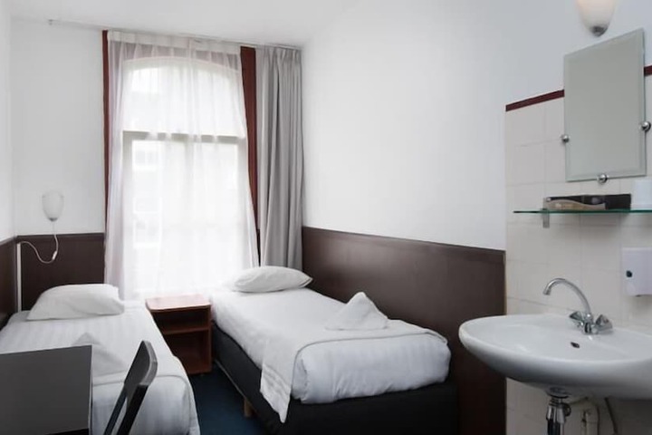 Room 15 of 23