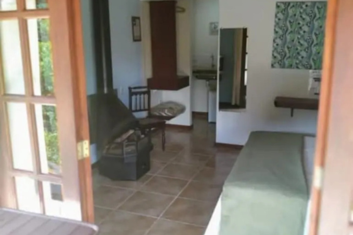 Room 4 of 8