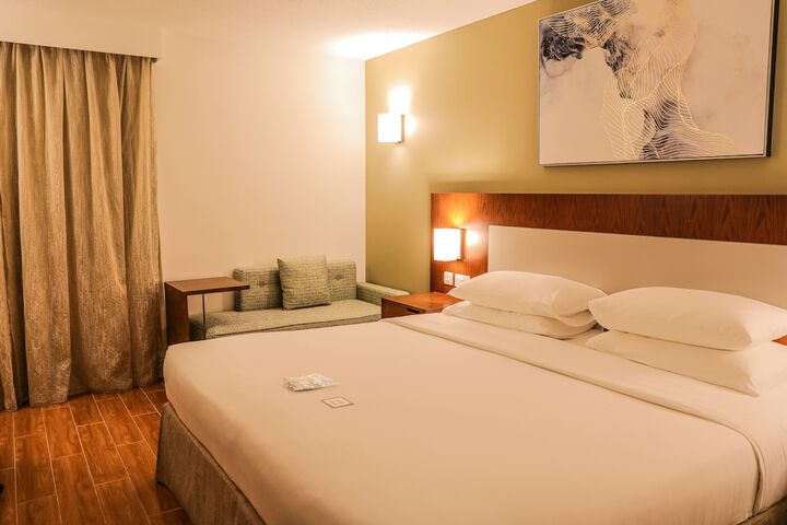 Room 12 of 64