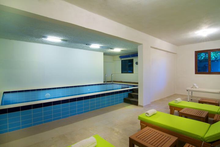 Pool 41 of 62