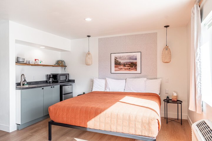 Room 25 of 120