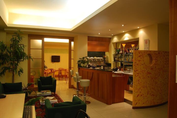 Lounge 57 of 68