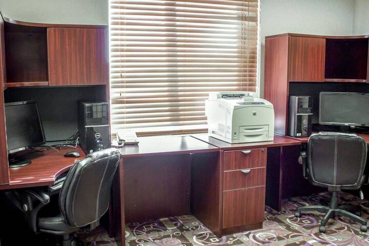 Business Center 31 of 34