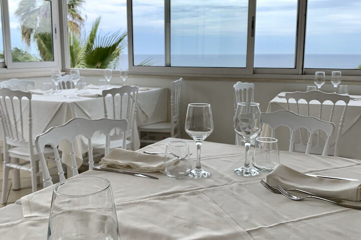 Dining 44 of 80