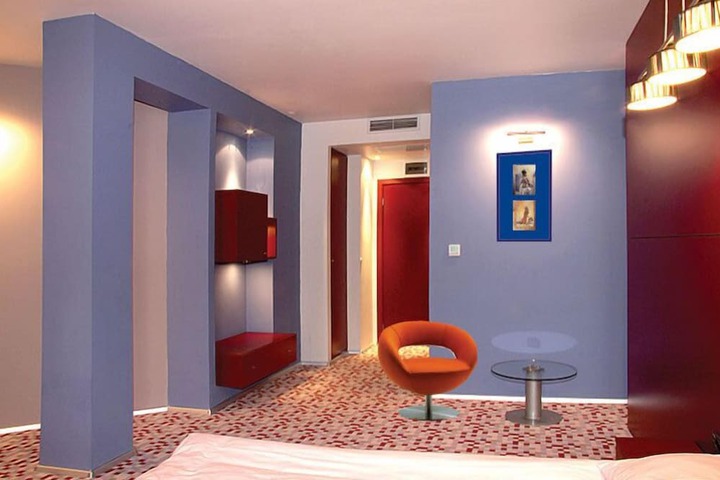 Room 5 of 14