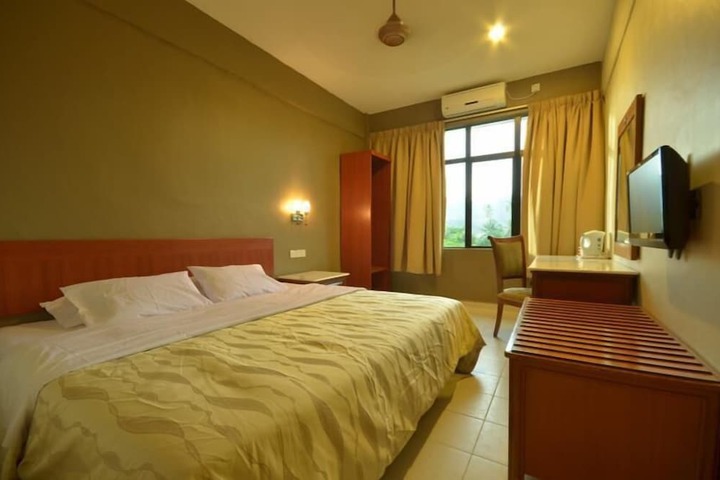 Room 9 of 34