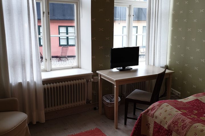 Room 42 of 83