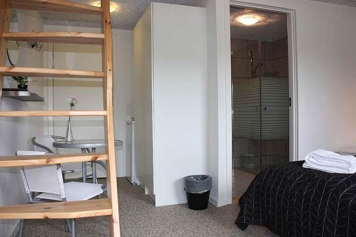 Room 8 of 36