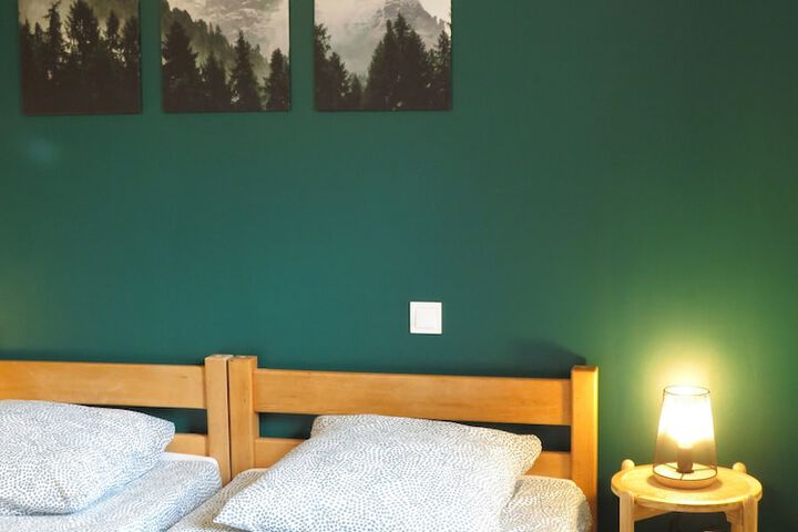 Room 11 of 28