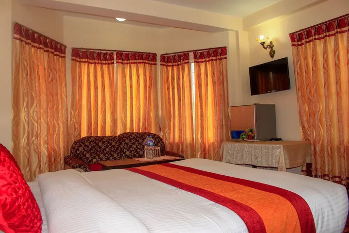 Room 4 of 15