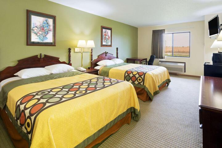 2 Queen Beds (11 of 28)