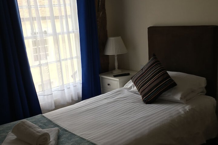 Room 4 of 28