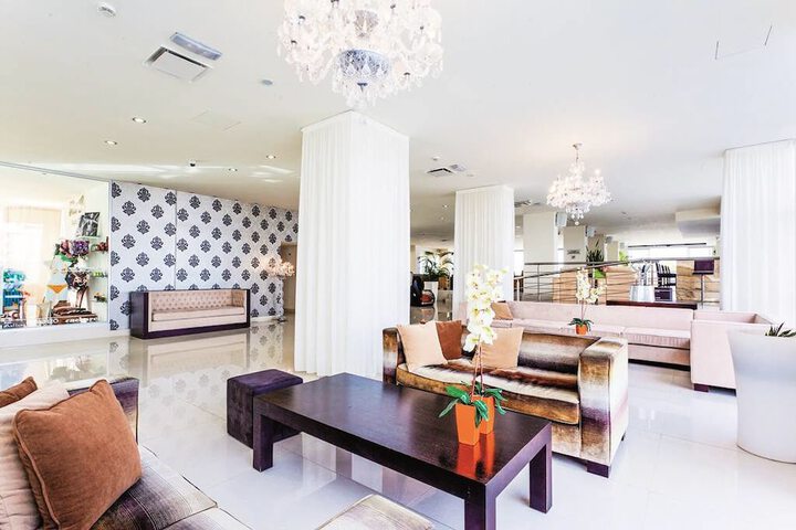 Guest Lobby