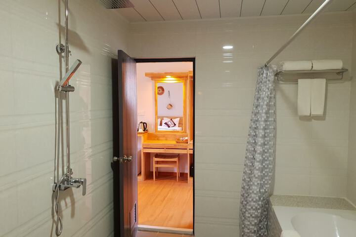 Room 9 of 36