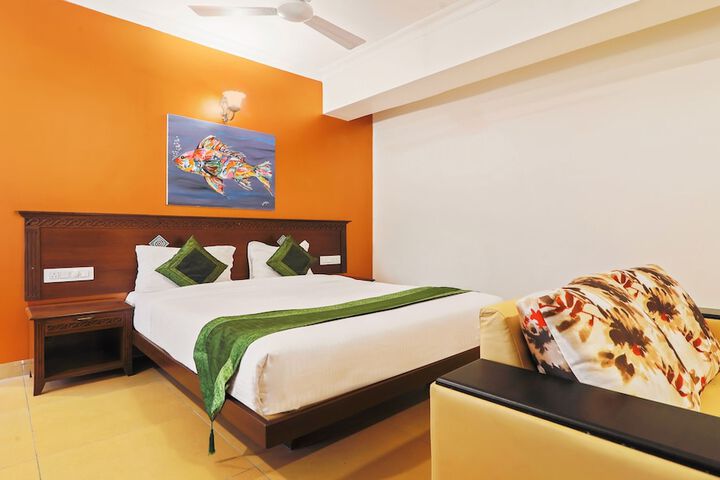 Room 10 of 32