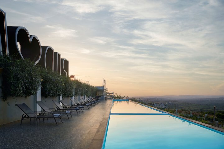 Pool 43 of 100