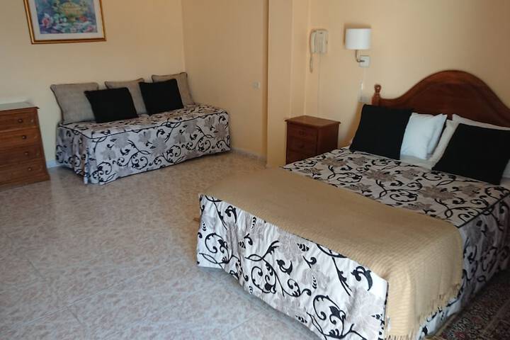 Room 13 of 33