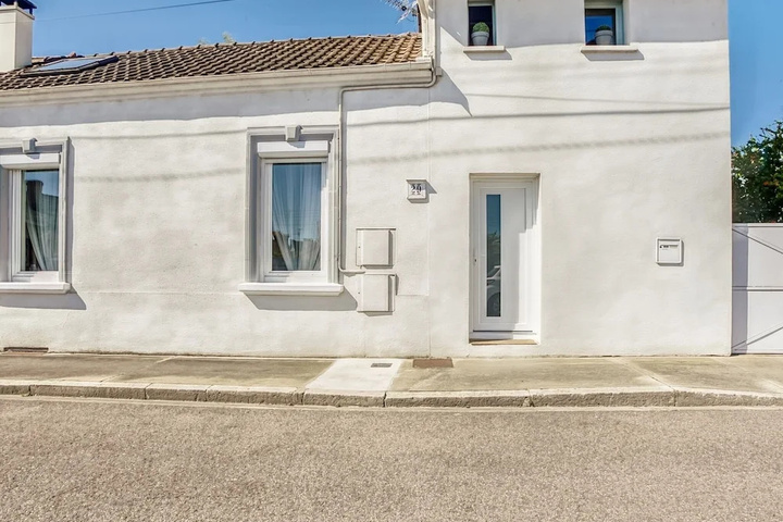 Comfortable Holiday Home in Roanne With Swimming Pool