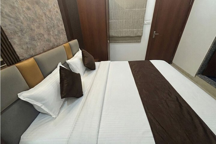 Room 13 of 42
